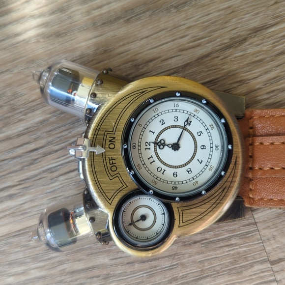 Tesla Thinkgeek Steampunk Watch with Brown Leather Strap And Keys - Picture 4 of 7